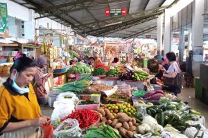 Harga Semua Bahan Pokok Merangkak Naik di Pasar: Beras, Daging Ayam Hingga Sayur Mayur
