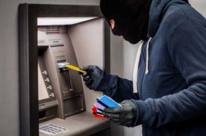 Tips Terhindar Dari Aksi Skimming Saat Tarik Tunai di Mesin ATM