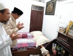 Haru di Kamar Mbah Moen, Prabowo Subianto Teringat Pesan Perjuangan Untuk Bela Rakyat