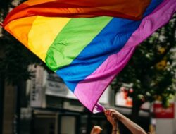 Kibarkan Bendera LGBT, Kemlu RI: Kedubes Inggris Sangat Tidak Sensitif, Bikin Polemik di Masyarakat