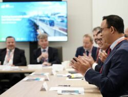 Gubernur Anies Baswedan Ajak Perusahaan Inggris Investasi Proyek MRT Fase 3 dan Fase 4