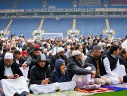Shalat Idul Fitri di Kandang Blackburn Rovers, Umat Muslim Dimanjakan Aneka Fasilitas