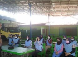 Dilarang Pakai Jilbab, Puluhan Pegawai Pabrik di Sukabumi Mogok Kerja