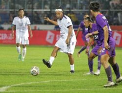 Gerah Dituding Main Terlalu Ngotot, Persik Kembalikan Piala Trofeo Ronaldinho