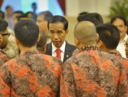 Menteri Bahlil Ajak Pengurus HIPMI Teriak Yel-Yel ‘Lanjutkan’ di Depan Jokowi