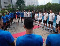 Shin Tae-Yong Sumbangkan Hadiah Uang Piala AFF ke Pesantren Kota Bandung