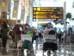 Airport Tax Naik Diam-Diam, Alvin Lie: Tak Transparan, Terkesan Harga Tiket Pesawat Yang Naik