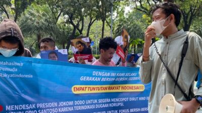 Gelar Aksi Tabur Bunga di Kementerian BUMN, Ratusan Demonstran Desak Dirut MIND ID Dicopot