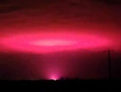 Langit Bersinar Pink Terang Seperti Diinvasi Alien, Masyarakat Australia Panik