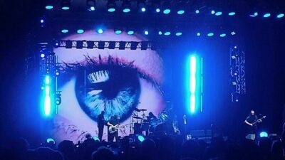 10 Hits Penuh Visualisasi Bius Ribuan Fans Dream Theater di Stadion Manahan Solo