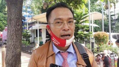 Tegas Tolak Kenaikan Harga BBM, Iwan Sumule: Diam Sengsara, Melawan Ada Harapan