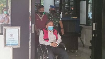 Usai Diperiksa di Kejagung, Surya Darmadi Masuk Ambulans dan Dilarikan ke RS Adhyaksa