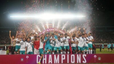 Menpora dan Ketum PSSI Dikritik Usai Ikut Angkat Piala Saat Timnas Indonesia Juara AFF U16