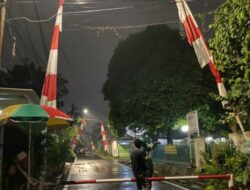 Petugas Jaga Ketat Gerbang Kompleks Rumah Pribadi Ferdy Sambo Malam Ini