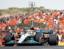 Gagal Podium di F1 GP Belanda 2022, Lewis Hamilton Salahkan George Russell