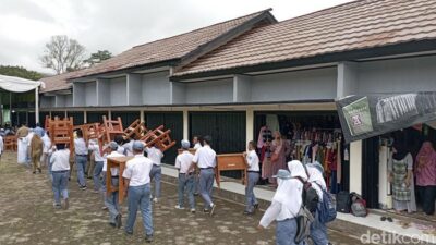 Miris! Tak Punya Gedung, Ratusan Siswa SMKN di Purbalingga Belajar di Pasar