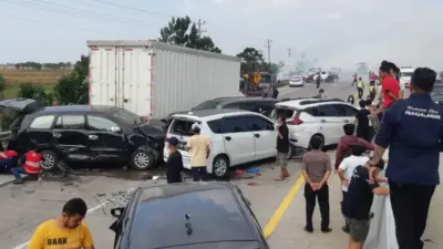 Asap Pembakaran Rumput Diduga Jadi Penyebab Kecelakaan 13 Mobil di Tol Pejagan-Pemalang