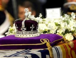 India Minta Berlian Kahinoor di Mahkota Ratu Elizabeth II Dikembalikan