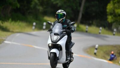 Polri Bakal Wajibkan Pengendara Motor Listrik Miliki SIM Khusus