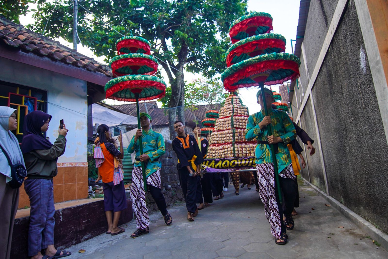 Tradisi Leluhur Mengandung Nilai Religiusitas, Menko Airlangga Ajak ...