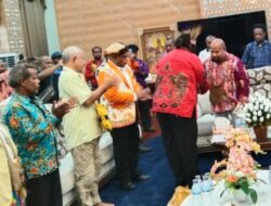 Dewan Adat Papua Kukuhkan Lukas Enembe sebagai Kepala Suku Besar