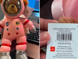 Bangga! Boneka Buatan Cianjur Jadi Souvenir di Museum Antariksa NASA