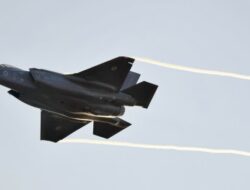 Duh! Pesawat Siluman F35 Australia Terekam Melintas di Langit Bali