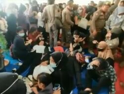Miris! Puluhan Pencari Kerja Pingsan Berdesakan dan Terinjak-Injak di Job Fair Kota Batam