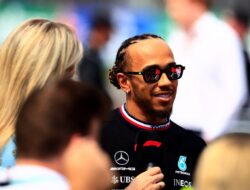 Mulai Melempem, Bos Mercedes Bocorkan Kapan Lewis Hamilton Pensiun dari F1