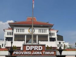 Usai Geledah Gedung DPRD Jatim, KPK Amankan Uang Rp.1 Miliar Lebih