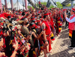 Panglima Jilah: Pasukan Merah Dayak Satu Komando Kawal Jokowi Jaga NKRI