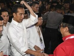 PDIP Urung Gunakan GBK Justru Dipakai Relawan Jokowi, Hasto Kristiyanto Buka Suara