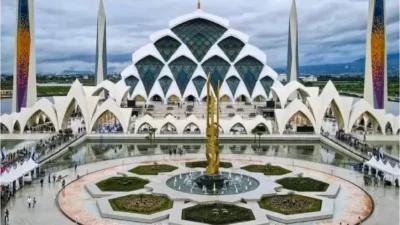 Salahkah Ridwan Kamil Bangun Masjid Al Jabbar Dengan APBD Jawa Barat Rp.1 Triliun?