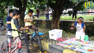 Ucok Baba Jualan Lato-lato di Pinggir Jalan: Tak Perlu Malu! Ini Halal!