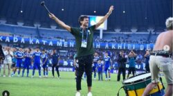 Luis Milla Effect: 12 Laga Tak Terkalahkan, Persib Bandung Duduki Puncak Klasemen Liga 1