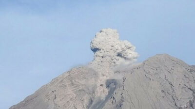 Gunung Semeru Erupsi, Kolom Letusan 500 Meter, PVMBG Imbau Warga Waspada