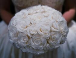 Heboh! Pengantin Wanita Pergoki Calon Mempelai Pria Disusui Ibunya Jelang Pernikahan