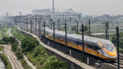 Tertipu China? Kereta Cepat Awalnya Murah Kini Biaya Proyek Bengkak