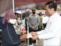 BLT BBM Bikin Kepuasan Publik ke Jokowi Meningkat, Padahal di Era SBY Ditolak PDIP