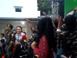 Viral! Oknum Banser Asyik Dangdutan di Pengajian Umum, Joget Kerubungi Biduan Pakai Rok Mini