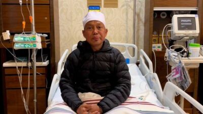 Ustadz Das’ad Latif Dirawat di RS Mount Elizabeth Singapura, Kondisinya Membaik
