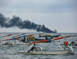 Kapal Pengangkut BBM Pertamina Yang Terbakar di Lombok Padam, 3 ABK Masih Hilang