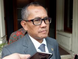 Leher Eks Ketua KY Jaja Ahmad Jayus Dibacok OTK di Rumahnya di Bandung