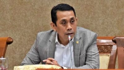 Kamrussamad Desak Sri Mulyani Jelaskan 39 Pejabat Kemenkeu Rangkap Jabatan di BUMN