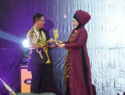 Bupati Solok Selatan, Khairunas Raih Best Leader of The Year 2023