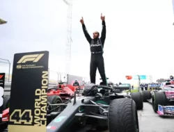 CEO F1 Stefano Domenicali Minta Lewis Hamilton Bertahan di Ajang Jet Darat
