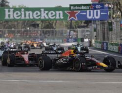 F1 Azerbaijan 2023: Sergio Perez dan Max Verstappen Asapi Charles Leclerc