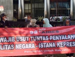Demo Aktivis 98 Pro Anies di Depan KPK: Jokowi Berpotensi Langgar Hukum