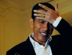 Jokowi Tinggal Pilih: Berhenti Terhormat Atau Mundur Terhina