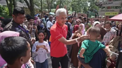 Ganjar Ngaku Safari Politik Tak Pakai Fasilitas Negara, Rocky Gerung: Anda Masih Gubernur Jateng, Tiap Hari Dikelilingi Kemewahan!